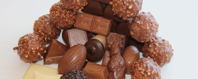 Schokoladenvielfalt: Nährstoffreiche Snacks für Sportler.