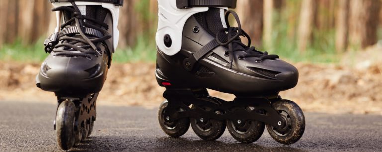 Inline-Skates für ein aktives Fitnessleben auf Asphalt.